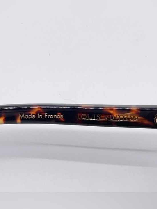 Auth Louis Vuitton tortoiseshell
Z0806E 54•19 Ava Sunglasses